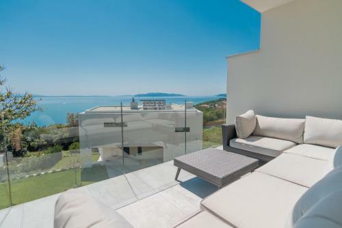 Villa Holiday Home The Boat With Rooftop Pool