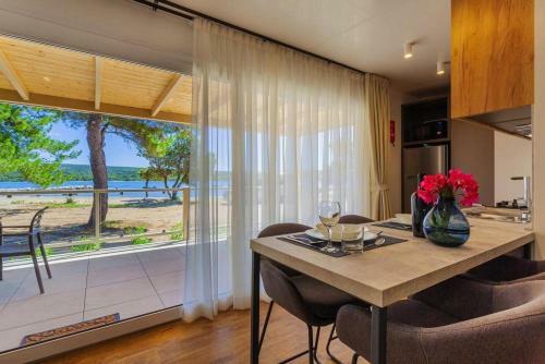 Mobile Homes Camp Lopari, Nerezine