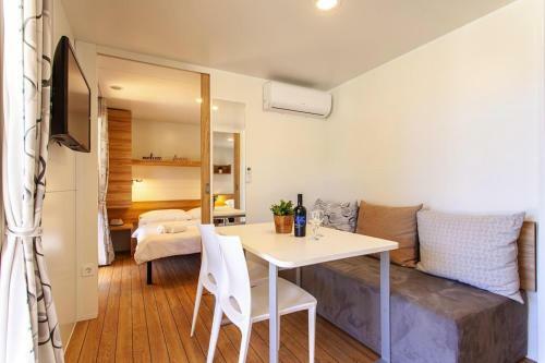 Mobile Homes Camp Lopari, Nerezine