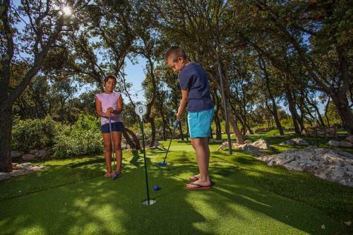 Mobile Homes Camp Lopari, Nerezine