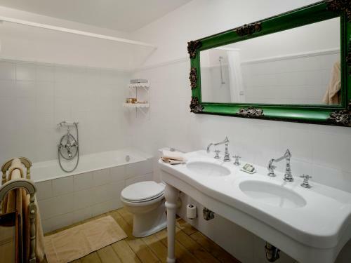 Hotel Chateau De Germigney