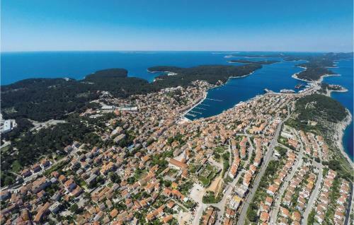 Beautiful Apartment In Mali Losinj With Wifi