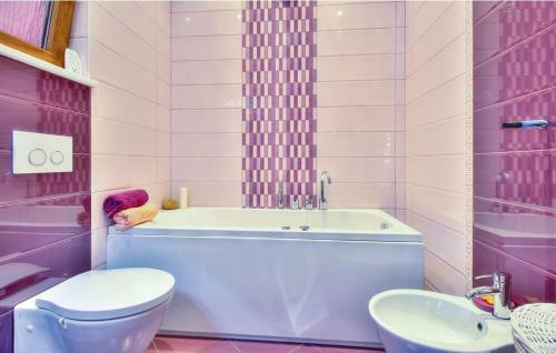 Hostal Holiday Home M&e