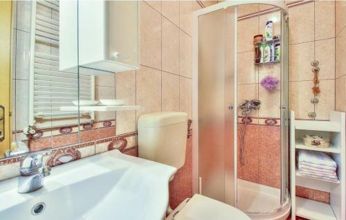 Hostal Holiday Home M&e
