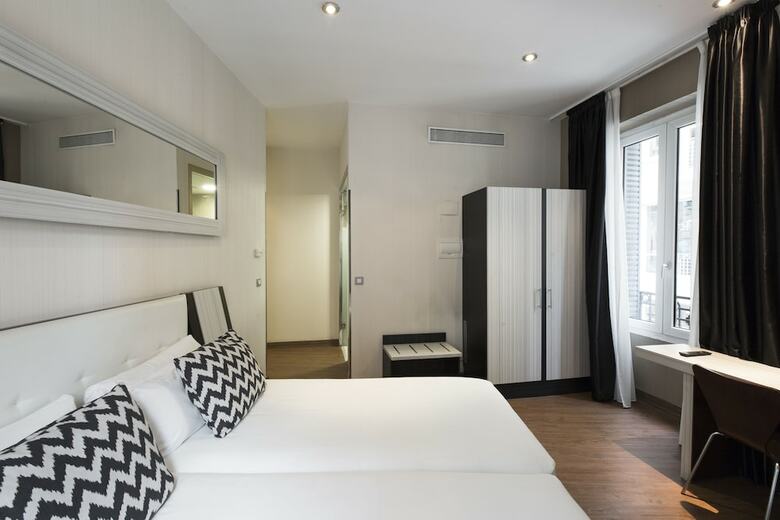 Hotel Petit Palace Triball