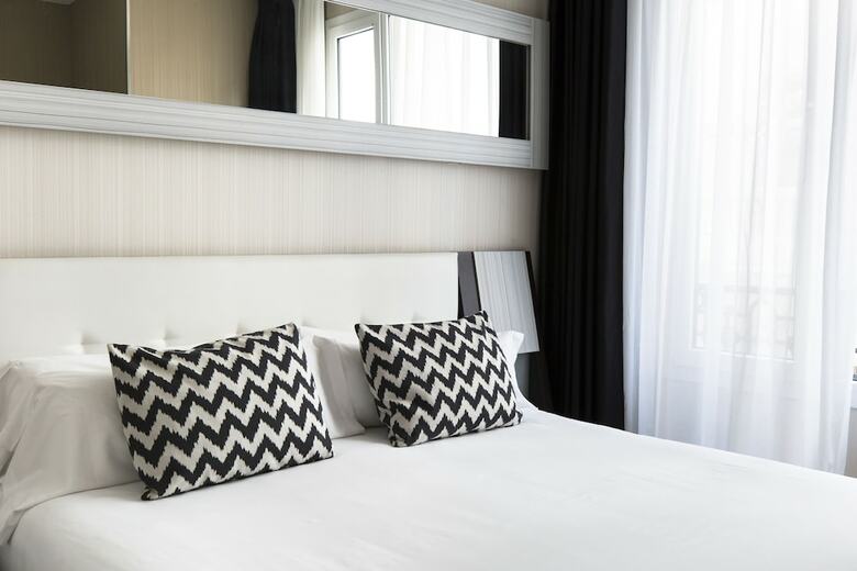 Hotel Petit Palace Triball