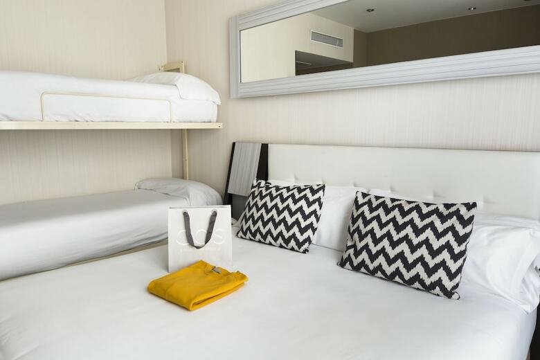 Hotel Petit Palace Triball