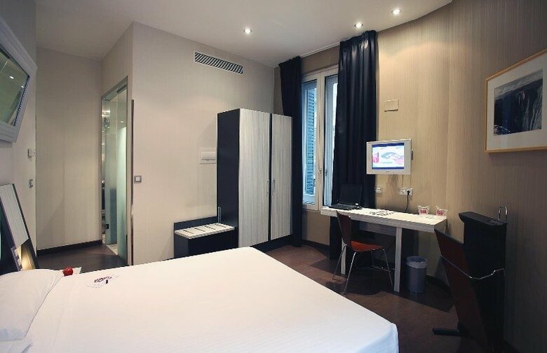 Hotel Petit Palace Triball