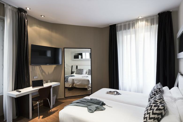 Hotel Petit Palace Triball