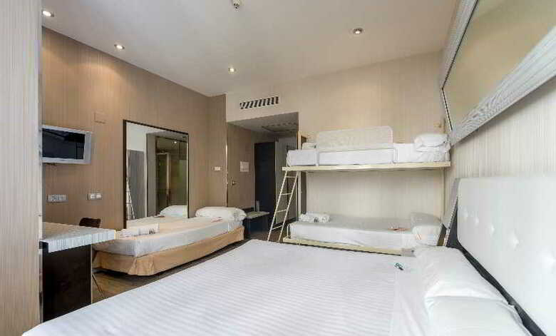 Hotel Petit Palace Triball