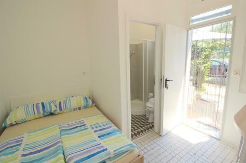 Hostal Tamara, Little Room With Bed, Bathroom, Air Conditiong, Wifi, Parking