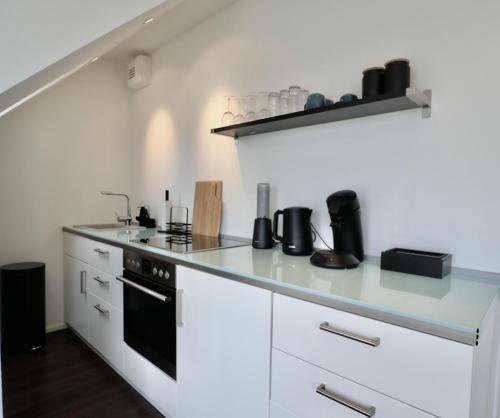 Sunset Apartment: Free Parking + Balcony + Netflix