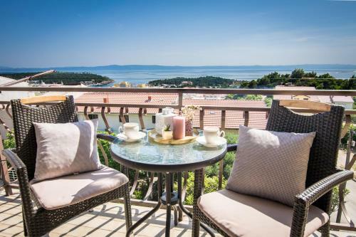 Apartment Iva With Sea View