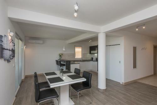 Hostal Apartments Villa Hadria