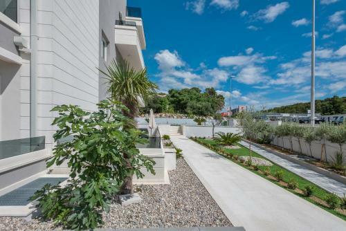 Hostal Apartments Villa Hadria