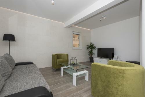 Hostal Apartments Villa Hadria