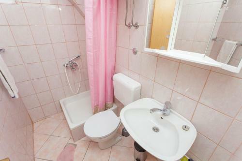 Hostal Green Garden Rooms & Apartments