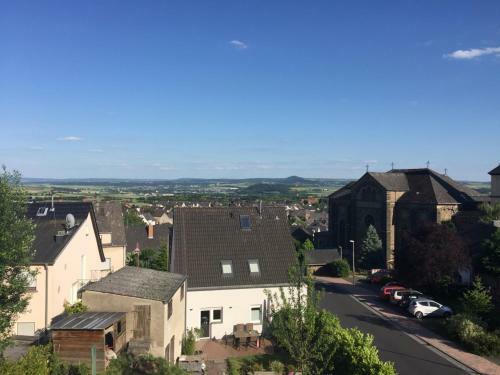 Apartamento Ferienwohnungen Pellenzblick - Wohnen Auf Zeit -