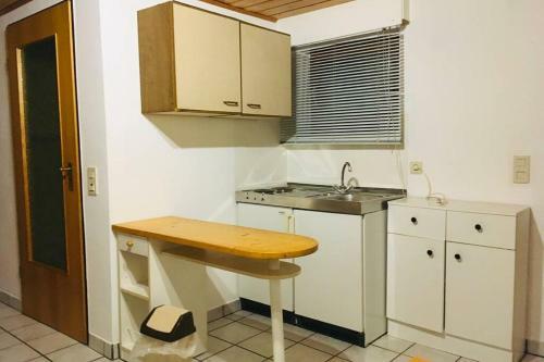 Apartamento Biete Ruhige Zwei-zimmer Souterrain-wohnung