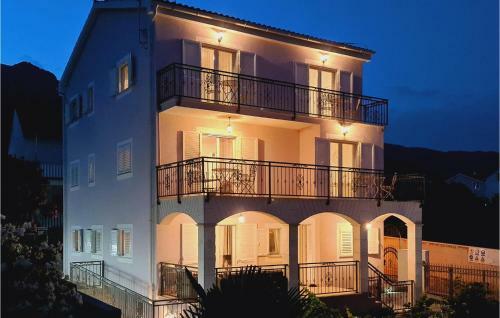Beautiful Apartment In Orebic With Wifi