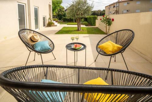 New! Luxury Garden Apartment