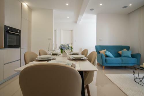 New! Luxury Garden Apartment