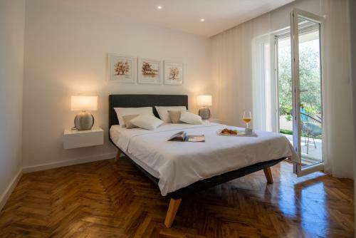 New! Luxury Garden Apartment
