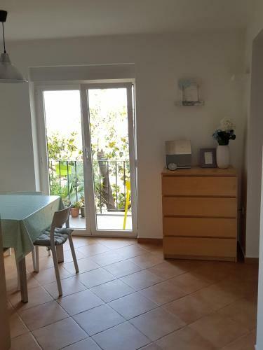 Sunny Apartment 150 M From The Sea