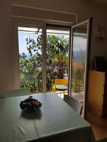 Sunny Apartment 150 M From The Sea