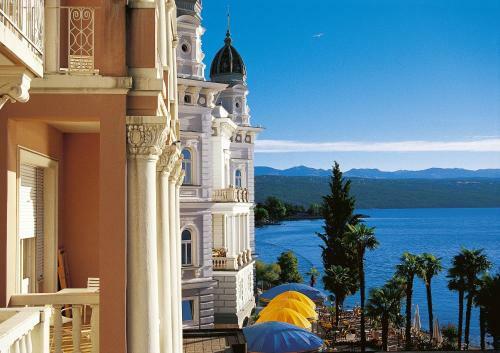Exclusive Apartment In Villa Calista