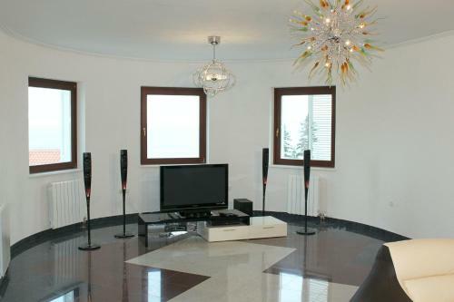Exclusive Apartment In Villa Calista