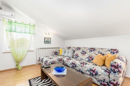 Villa Giani Apartments With Swimming Pool