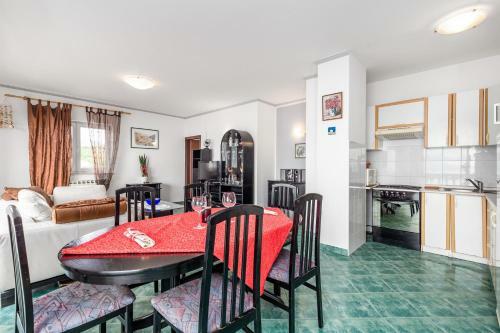 Villa Giani Apartments With Swimming Pool