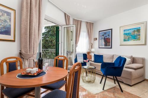 Light Summer Apartment With A Swimming Pool