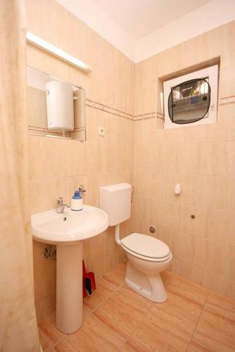 Apartments With Wifi Omis - 4654