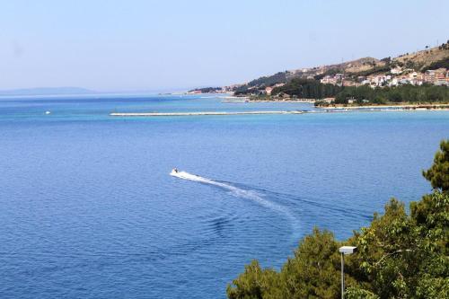 Apartments By The Sea Omis - 8334