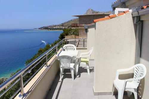 Apartments By The Sea Omis - 8334