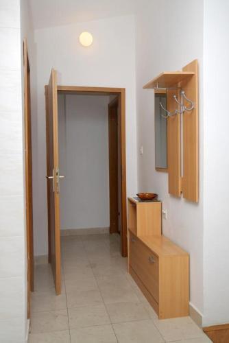 Apartments By The Sea Omis - 8334