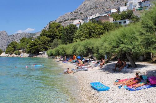 Apartments By The Sea Omis - 8334