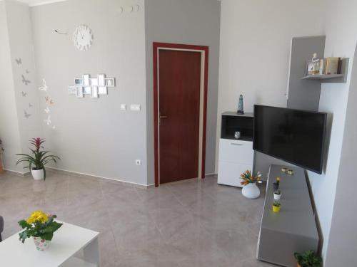 Apartments With A Parking Space Stanici, Omis - 12158