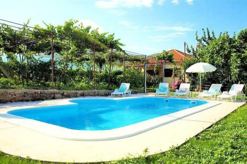 Villa Sunflower House With A Pool