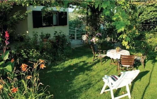 Villa Sunflower House With A Pool