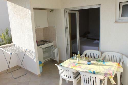 Omi? Du?e Sandy Beach Apartments Mare
