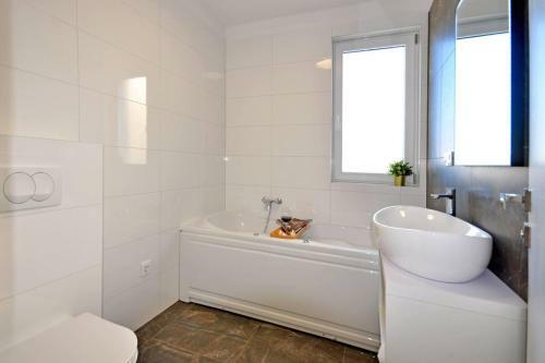 Villa Iva With Sea View And Pool