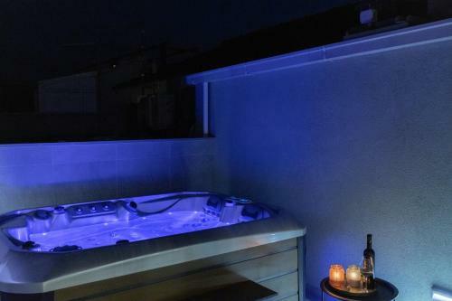 Charming Stone Apartment With Jacuzzi In Center Of Omi?