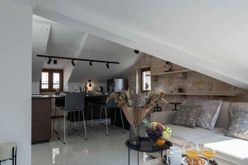 Charming Stone Apartment With Jacuzzi In Center Of Omi?