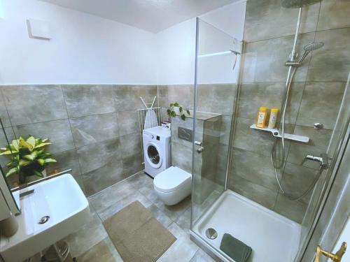Apartamento Business-apartment Mit Garten, Parkplatz & K�che