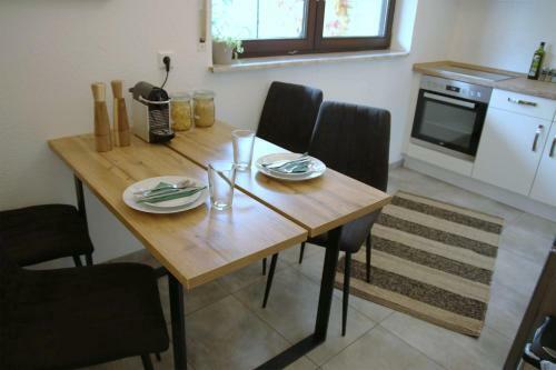 Apartamento Business-apartment Mit Garten, Parkplatz & K�che