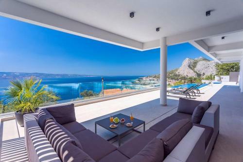 Luxurious Villa Ada; Hot Tub, Sauna, Gym, Pool