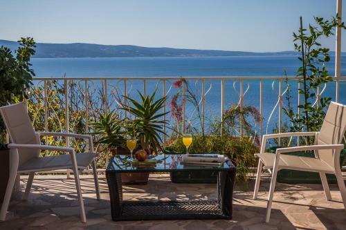 Holiday Apartment Almissa - New&modern 2+0